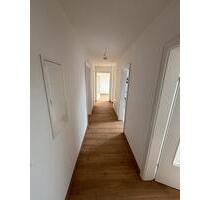 Erstbezug nach Komplett-Sanierung: Helle 4-Zi.-DG-Whg Wertingen