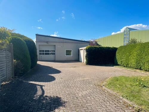 Foto - Warmhalle Gewerbehalle mit Büro Rolltor WC Grundstück zentral