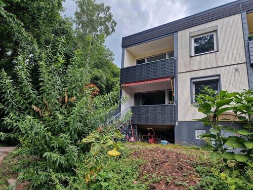 Foto - Haus mit Garten, Garage und Keller