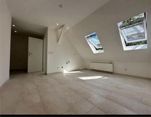 Foto - Helle 2-Zimmer-Wohnung in zentraler Lage, direkt an der U-Bahn