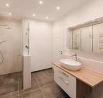 3 Zimmer Wohnung 69 qm & 30 qm Nutzfläche, Stellplatz - Bayreuth Meyernberg