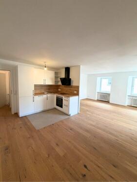 Foto - 3 Zimmer Wohnung mit EKB u Gäste-WC - renoviert