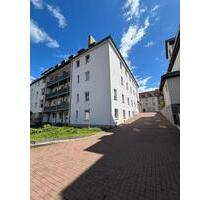 Helle 4-Zimmer-Wohnung mit großer Küche und Gartenmitnutzung – id - Leuna