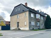 Foto - Großes Haus am Ortsrand 
