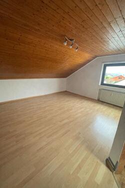 Foto - Dachgeschoss Wohnung 3 Zimmer - 750,00&nbsp;EUR Kaltmiete, ca.&nbsp; 65,00&nbsp;m&sup2;