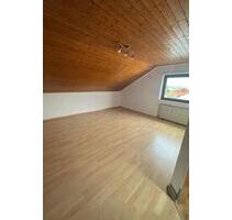Dachgeschoss Wohnung 3 Zimmer - 750,00&nbsp;EUR Kaltmiete, ca.&nbsp; 65,00&nbsp;m&sup2; in Obersulm (PLZ: 74182)