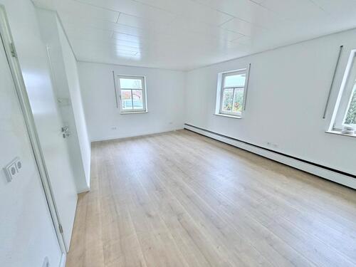 Foto - Kernsanierte 2-Zimmer-Wohnung mit neuer Küche & Stellplatz