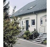 Moderne 3,5 Zimmer Maisonette-Wohnung im Reihenhaus mit Garten - Bodelshausen