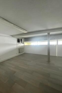 Foto - Flexible Lagerfläche mit Küche und WC