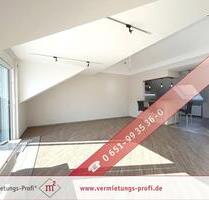 Kenn: Helle 2-ZKB Dachgeschosswohnung auf ca. 87 m², Balkon, moderne Einbauküche und E-Ladestation – ideal für Paare !