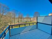 Foto - Großzügige 3-Zi.-Wohnung mit Balkon!