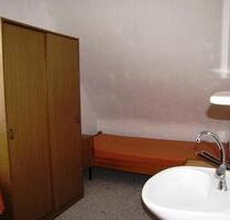 Ein möbliertes Zimmer in 4-Raum Wohnung in Erfurt.