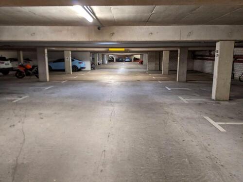 Foto - Tiefgaragen Stellplatz, Garage PKW Parkplatz