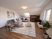 Foto - Helle 2-ZKB-DG-Wohnung mit Balkon, EBK & TG – A3Frankfurt 35 min