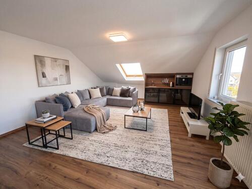 Foto - Helle 2-ZKB-DG-Wohnung mit Balkon, EBK & TG – A3Frankfurt 35 min