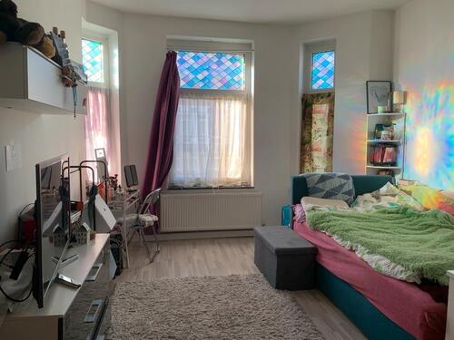 Foto - Sonniges Zimmer in 3er Wg - 470,00&nbsp;EUR Kaltmiete, ca.&nbsp; 100,00&nbsp;m&sup2;