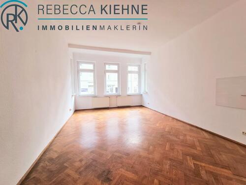 Foto - Elegante 3-Zimmer-Wohnung mit stilvollem Fischgrätenparkett & Erker