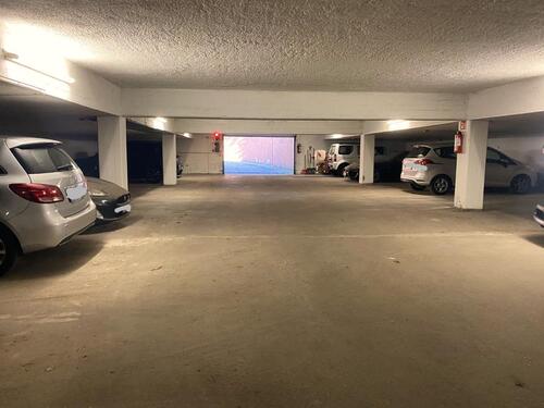 Foto - Poppenbüttel - Harksheider-Straße 10 - Tiefgaragen-Stellplatz - 3x Ideal für Oldtimer