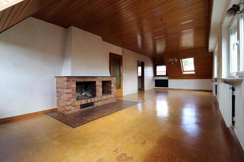 Foto - Großzügige 5-Zimmer-Wohnung mit Terrasse u Möglichen Pferdestall