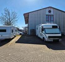 Stellplatz für Wohnmobil, Anhänger, Auto, KFZ, gesichert. - Rottenburg an der Laaber