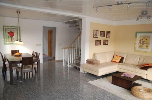 Foto - DHH 142 m², Bj 2001, zu Fuß zur Stadt, Wald hinter dem Haus.