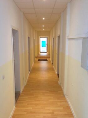 Foto - Full-Service-Büroplatz, frisch renoviert + möbliert