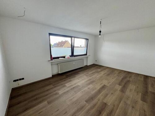 Foto - Renovierte2,5-+1Zimmer-Wohnung mit großer Dachterrasse