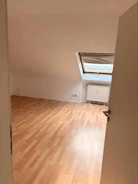 Foto - 3 Zimmer Dachgeschoßwohnung zur Miete in Saarbrücken