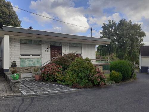 Foto - Einfamilienhaus zu verkaufen - 305.000,00 EUR Kaufpreis,