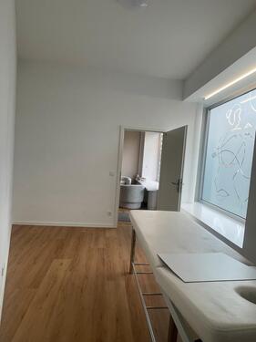 Foto - Kosmetikraum zur Untermiete - 700,00&nbsp;EUR Kaltmiete, ca.&nbsp; 9,00&nbsp;m&sup2;