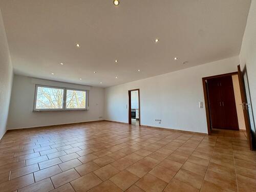 Foto - Große 2-Zimmer DG-Wohnung - Fußbodenheizung - beliebte Lage