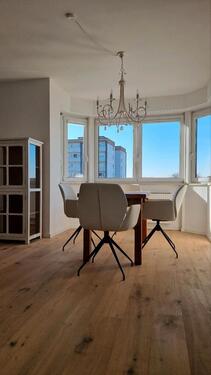 Foto - Hochwertig sanierte 2-Zimmer-Wohnung mit Tiefgaragen-Stellplatz