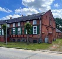 Historischer Dreiseitenhof – 4.000 m² Grundstück & 1h bis Berlin - Kyritz