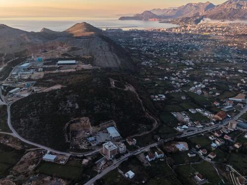 Foto - GRUNDSTÜCKE IN BAR, MONTENEGRO – PANORAMABLICK AUF MEER UND STADT
