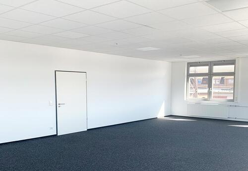 Foto - Bürofläche 66,93 m² mit Teppichboden, Sonnenschutz & VDSL – ab sofort zum Pauschalpreis verfügbar