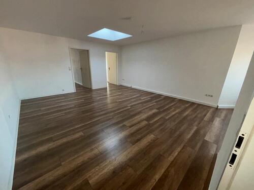 Foto - Charmante 3-Zimmer-Altbauwohnung mit Balkon – Zentrumsnah & Gut angebunden