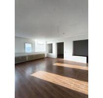 Große Wohnung mit 6 Zimmern im 1. OG - Duisburg Walsum