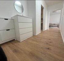 Frisch sanierte 2 Zimmer-Wohnung mit Stellplatz - Berlin Tempelhof-Schöneberg