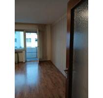 Schöne, helle, 2 Zimmer Wohnung mit großen Balkon im Enger