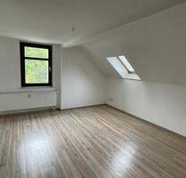 Gemütliche 2-Zimmer im DG mit Stellplatz in Lichtentanne