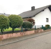 Gepflegtes Einfamilienhaus mit großem Garten in ruhiger Wohnlage - Ruppertsberg