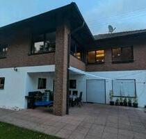 Gepflegte 2,5-Z-Wohnung, 90 m², EBK, Terrasse & Garage - Etzbach