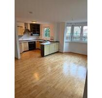 Zeitmiete! 2-Zimmer-Wohnung mit Terrasse und Garage (befristet) - Gerlingen