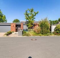 Schöner Bungalow mit 6 Zimmern, Schwimmbad und Doppelgarage - Burgdorf