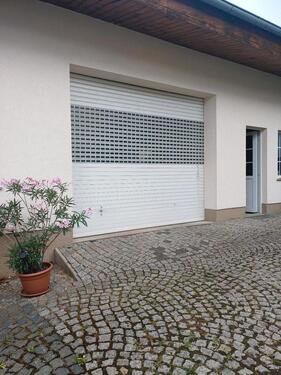 Foto - Hallenstellplatz für PKW, Wohnmobil o.ä. bis ca. 5 m Länge