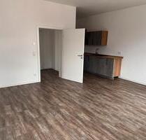 Helle Zweiraumwohnung mit Einbauküche in zentraler Lage - Meerane