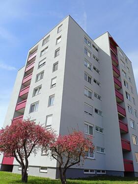 Foto - 4,5 Zimmer Mietwohnung, 88 qm Parkett, neues Bad + WC, Balkon