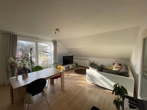 Foto - RW TOP-Lage: DG-Wohnung mit Balkon, teilmöbliert, EBK, Waschmasch