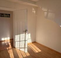 Renovierte 2 Zimmer Küche Bad Wohnung zu vermieten - Idar-Oberstein