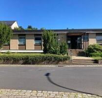 Praxisgebäude Bürogebäude - 1.650,00&nbsp;EUR Kaltmiete, ca.&nbsp; 220,00&nbsp;m&sup2; in Wunsiedel (PLZ: 95632)